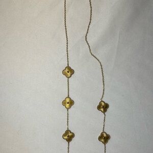 Elegant Gold Flower Necklace